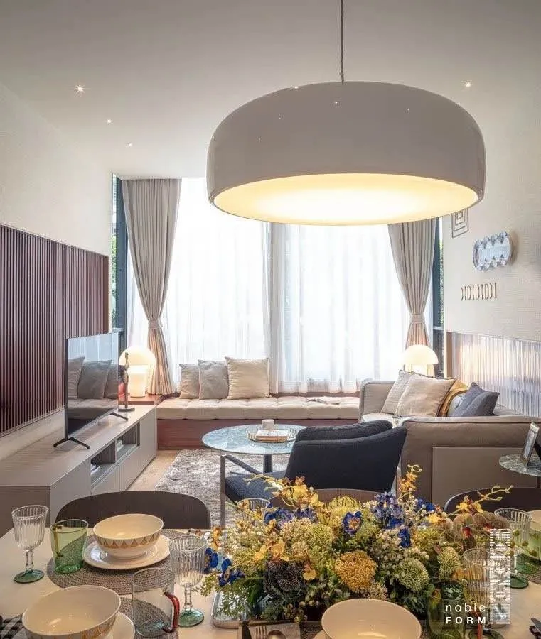 Down payment for sale, Noble Form Thonglor, 37th floor, spacious room, extremely luxurious, well furnished, hurry and reserve now.