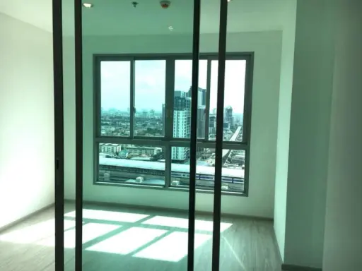 Quick sale!! ideo mobi bangsue grand interchange, corner room, great view, whoever owns it is very worthwhile.