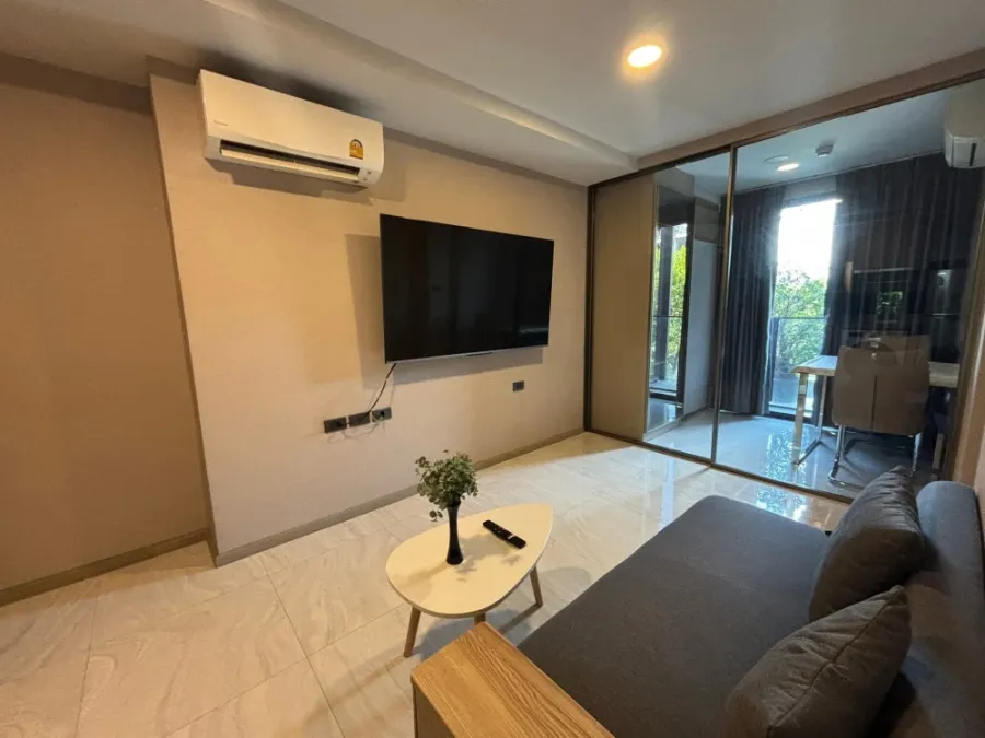 Walden Asoke for rent, a luxury project in the heart of Asoke. Beautifully decorated and fully furnished; move-in ready.
