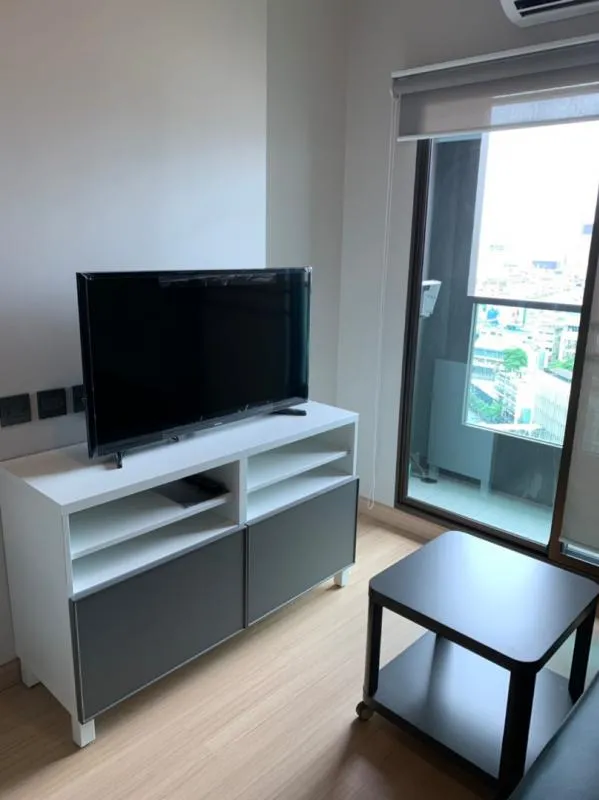 New bedroom. Beautiful box. This way. This room has a beautiful view.