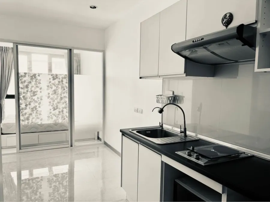 ขาย Astro Condominium ห้องสีขาวมองแล้วสบายตา พร้อมครัวบิวท์อิน ได้วิวสูง อย่ามัวแต่มอง รีบจองเลย