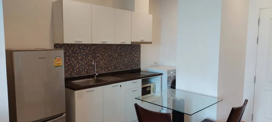 For rent!! Condo The Lighthouse Sathorn-Charoen Nakhon, 8th floor, view of ICONSIAM shopping mall. Miss it!!