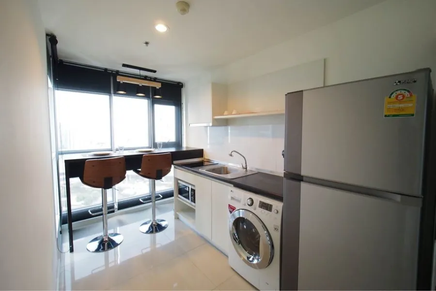 For sale: Aspire Sukhumvit 48, very cool wallpaper, high floor, beautiful view. Interested in owning it, book now.
