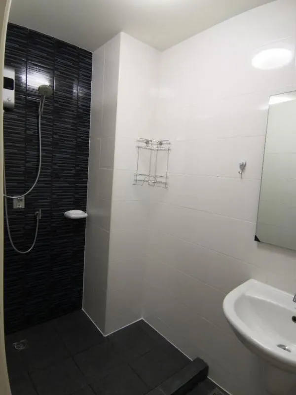 For rent The Trust Condo Ngamwongwan, the room is not expensive. Separate bedroom Hurry up to reserve. Can't find anywhere anymore.