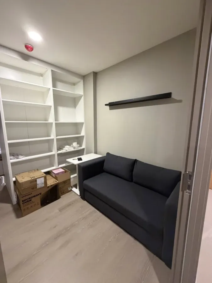 For rent: The Origin Sukhumvit-Praksa condo. Ready to move in, high-quality built-in furniture, excellent value. You won't want to miss this!