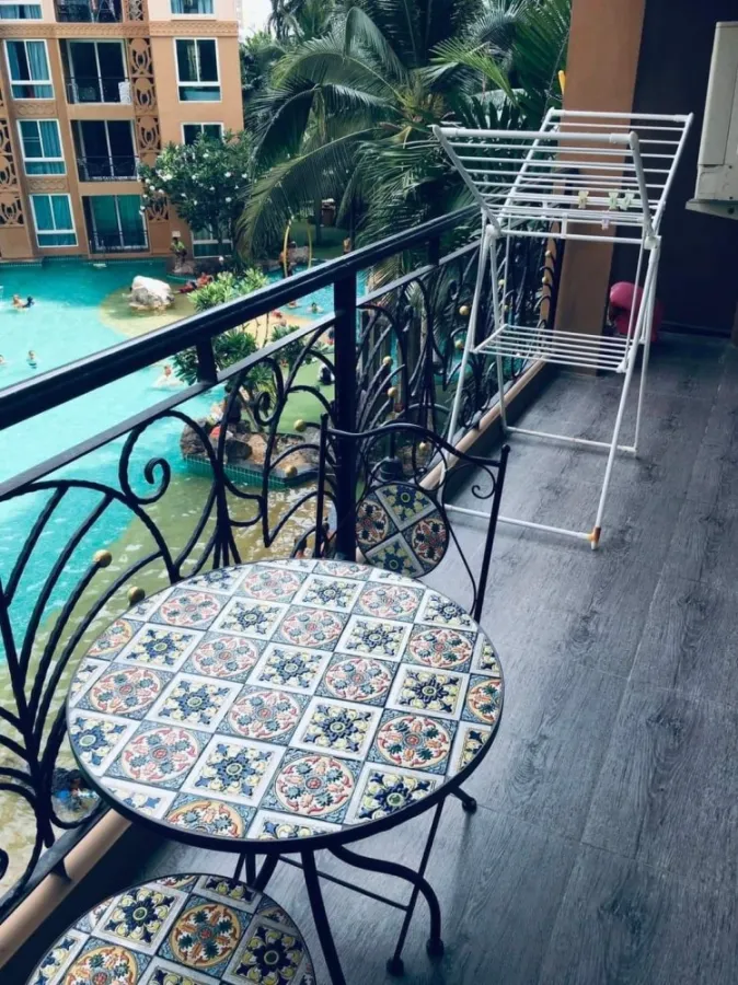 For sale / rent Atlantis Condo Resort Pattaya (Jomtien), very large room with amenities, reserve now.
