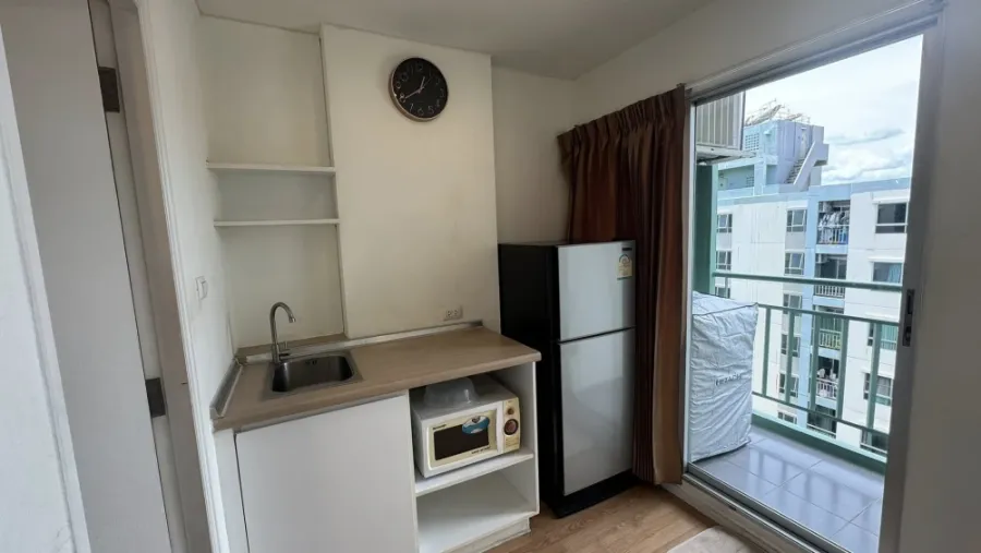 For sale or rent: Lumpini Ville Onnut 46, Building A1, 8th floor. Open view, no direct sunlight in the afternoon. Beautiful, clean room with complete