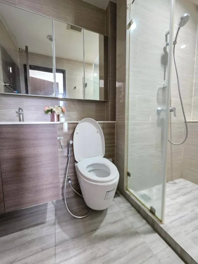 Condo for rent, Whizdom Essence. Available now! Book now!!