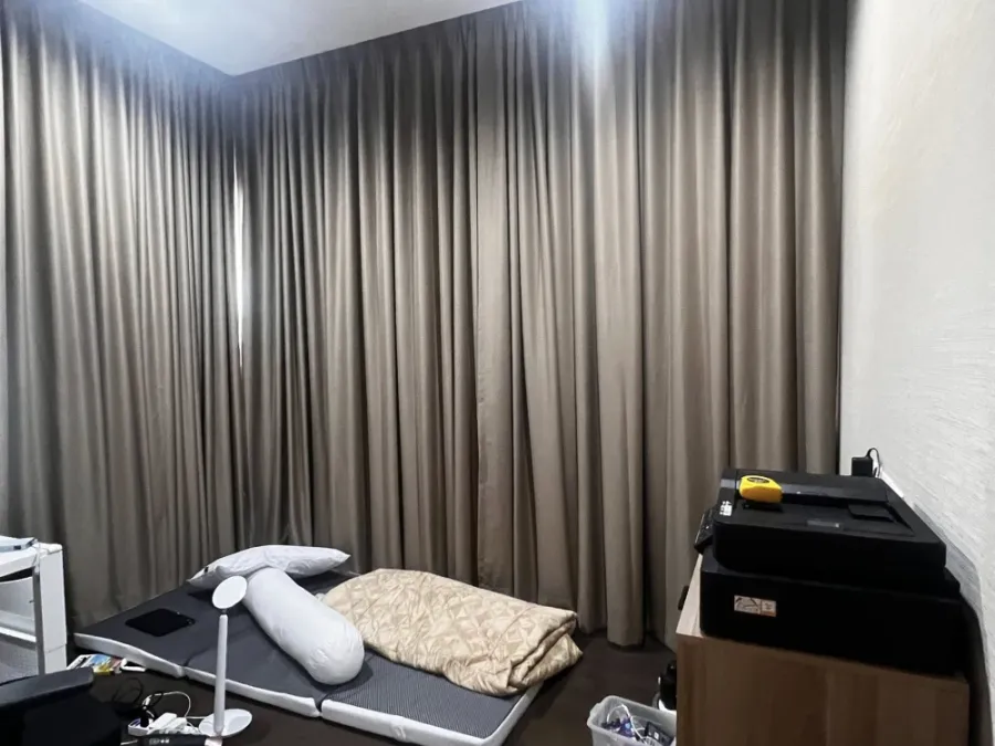 For rent: The Saint Residence, 2 bedrooms, 2 bathrooms, 26th floor (very high floor), with views of Chatuchak Park from both bedrooms. Grab it while y