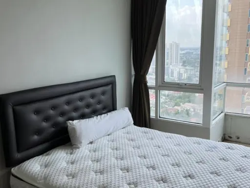For sale or rent, M Society, 28th floor, well decorated. The big bed was comfortable. It's good to buy it yourself. It's worth renting out. Book now.