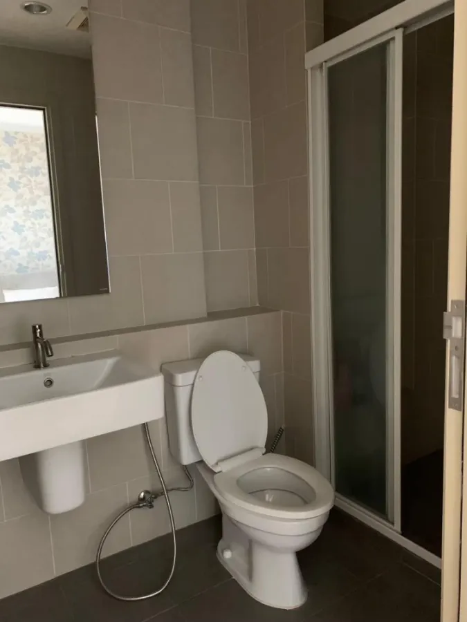 Condo for rent, The Base Rama 9-Ramkhamhaeng, nice room, high floor, great view, complete here, hurry to reserve.