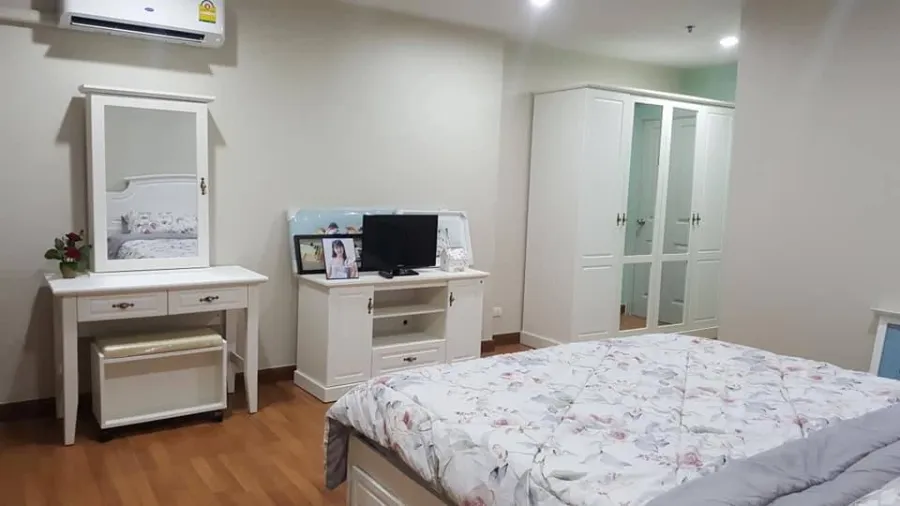 Regent Home Bangson for sale, a lovely room, decorated in a cool theme, lots of usable space, fully furnished, reserve now!