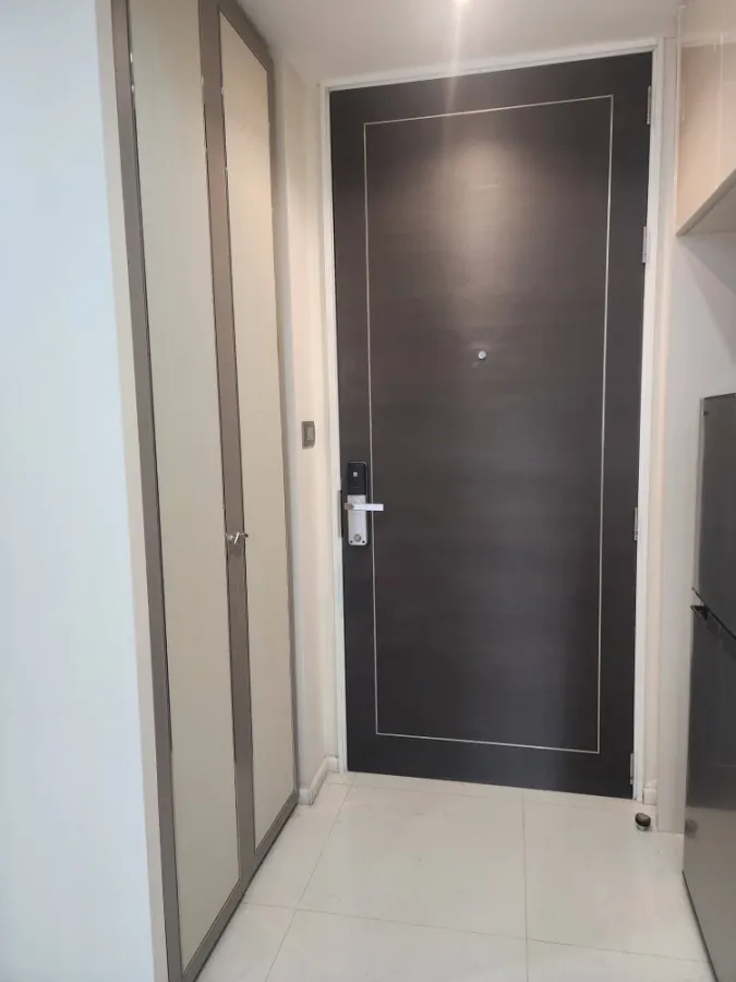 For rent: The Bangkok Sathorn, a nice room with plenty of usable space, good location, convenient transportation, book now!