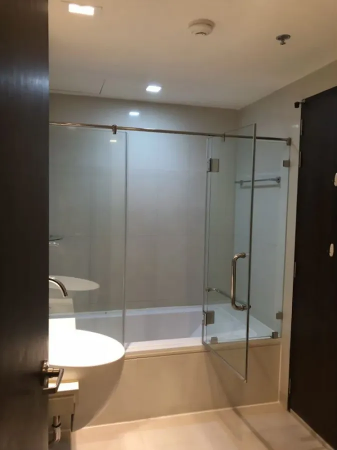 Condo for sale/rent, Skywalk and Wells Residence, high floor, fully furnished, do not miss