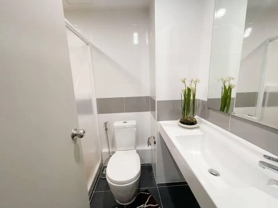 Condo for rent, Rich Park @ Chao Phraya, nice room, spacious size, fully furnished, good price, drag your luggage in.