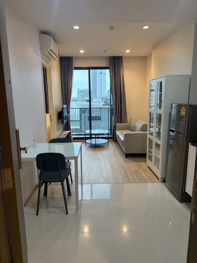 Quinn Ratchada 17 for rent, corner room, not attached to anyone, spacious and comfortable, reserve now.