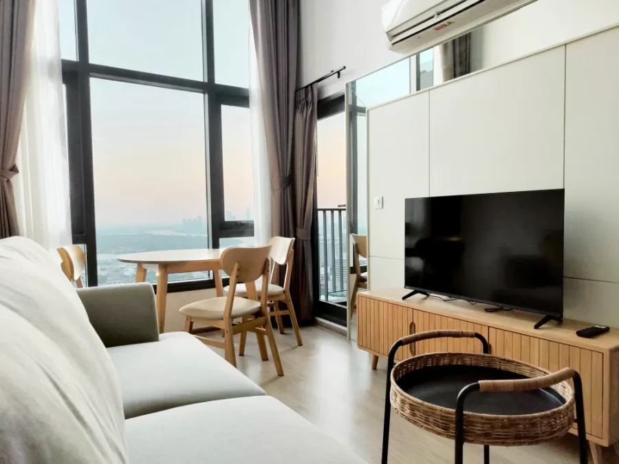🏙️🌺 For Rent: Life Rama 4 - Asoke Duplex Unit near MRT Queen Sirikit! 🌺🏙️