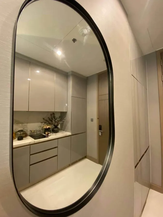 For rent, The Esse at Sigha Complex, very beautiful room, very livable, great built-ins, can't make a reservation like this.