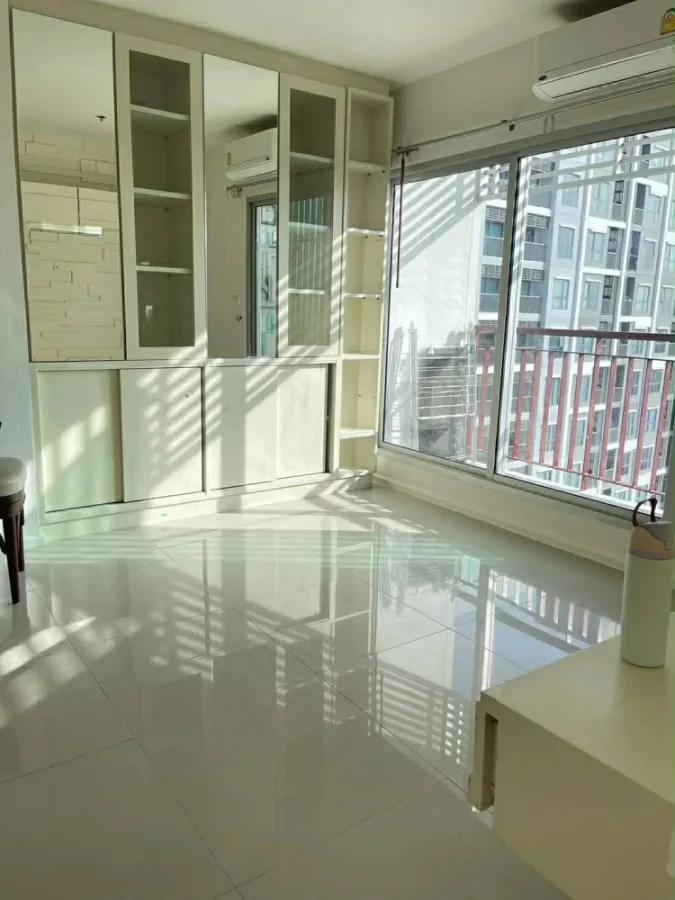 Selling Aspire Sukhumvit 48. Best price for a unit of the same size. 2 bedrooms, 2 bathrooms, very high floor with amazing views. Don't miss out!