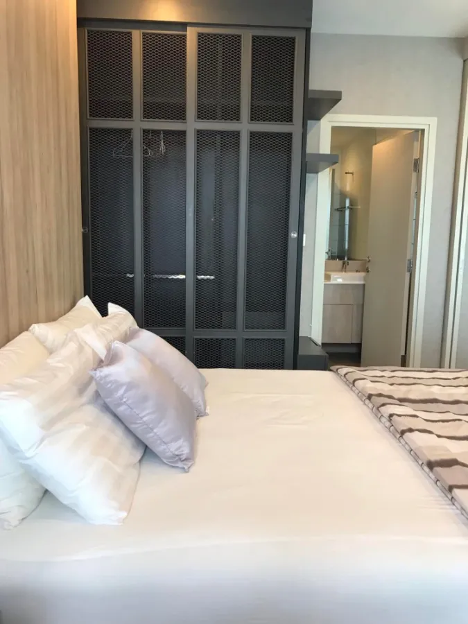 For rent IDEO Q Chula-Samyan, 35th floor, Fully Furnished, plus you can sleep and see beautiful city views. Enjoy this. Book quickly.