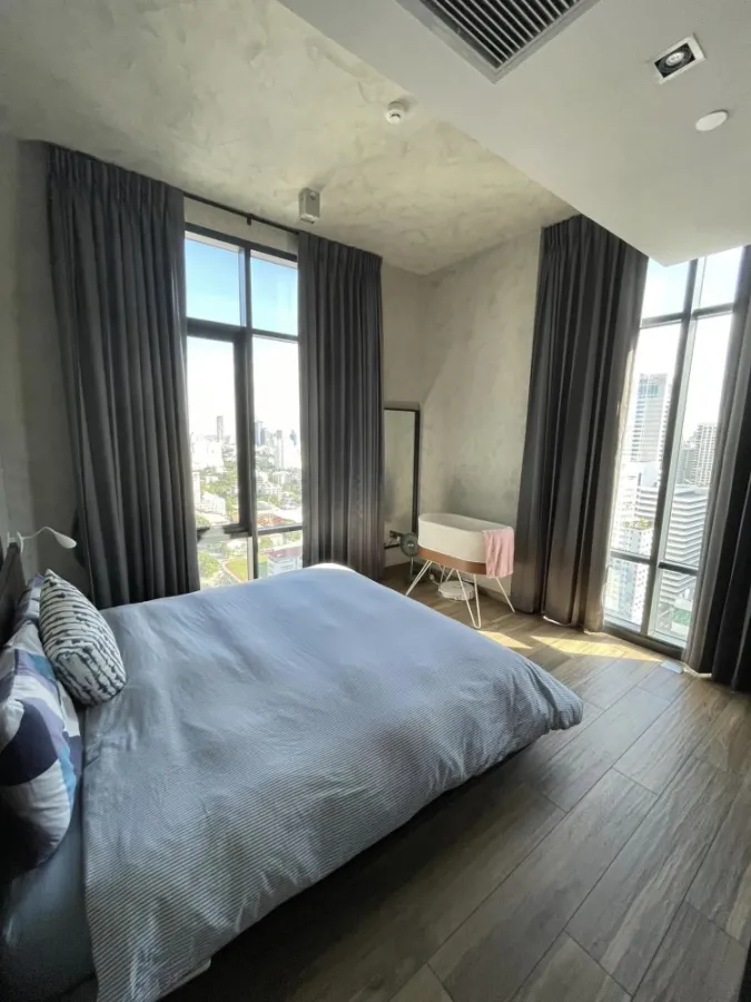 For sale or rent The Lofts Asoke , fully furnished, ready to move in, high view, wide balcony, not hot room, book now.