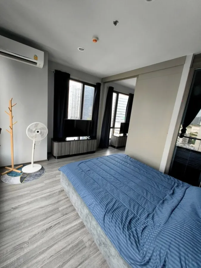 For rent Ideo Mobi Rangnam, a nice room, beautiful view, corner room, complete with furniture and electrical appliances. Good like this, hurry and boo