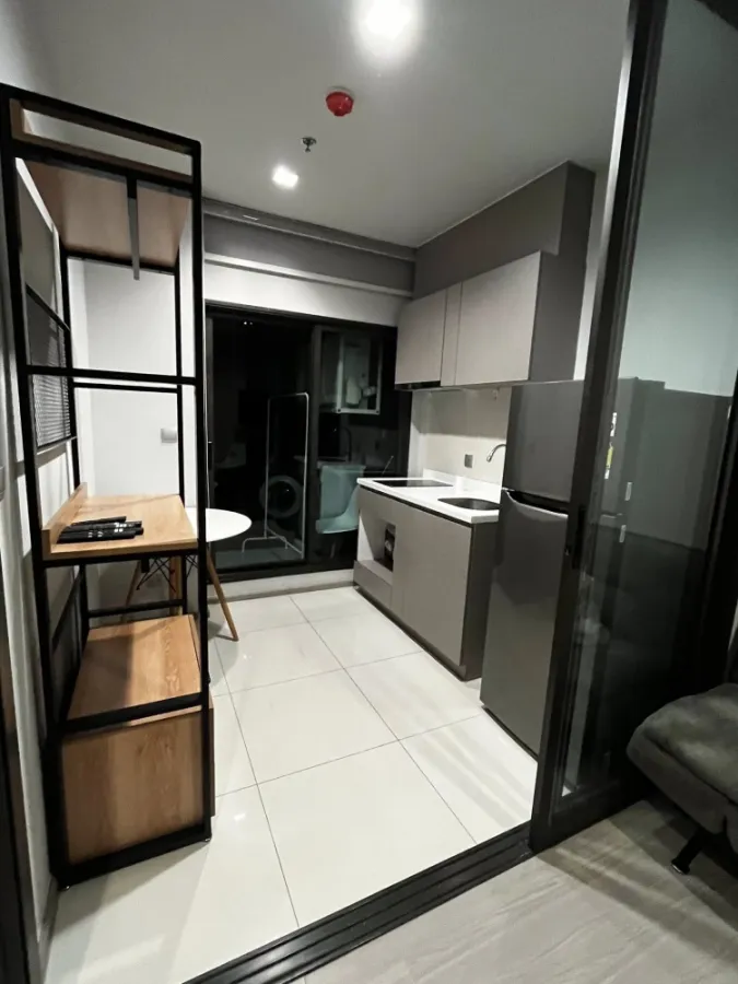 Condo for rent: Life Asoke Rama 9, 33rd floor, beautiful city view, spacious and comfortable. Fully furnished with complete amenities. Book now!