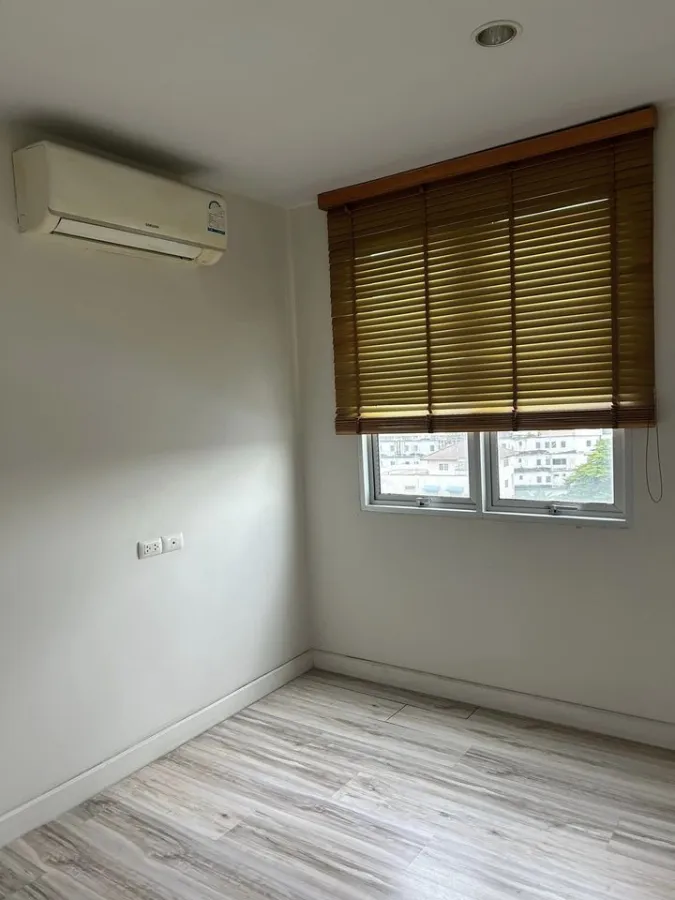 Selling Sammakorn S9 Condominium, Building A, 8th floor, corner room, you can reserve it now, hurry up.