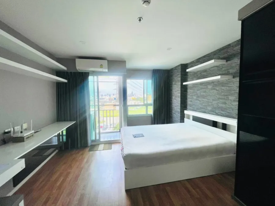 Condo for rent Lumpini Ville Phatthanakan-Srinakarin. The room is decorated and ready to move in. Separate kitchen. Don't miss out on something good l