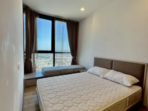 For rent: Oka Haus Sukhumvit 36, 38th floor, fully furnished unit. Book now! Don't miss out! Act fast!