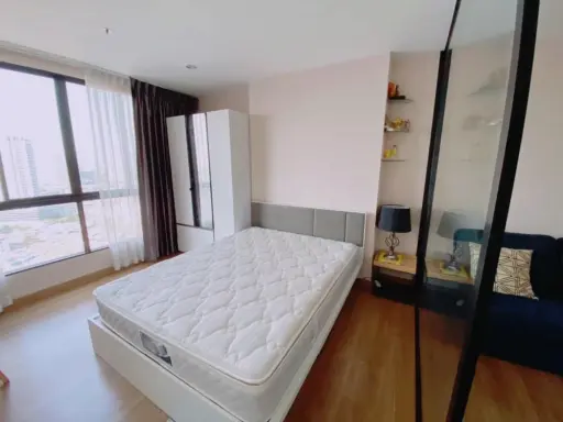 Condo for sale, The Tree Interchange, high floor, river view, beautiful room number, built-in floating furniture, ready to move in
