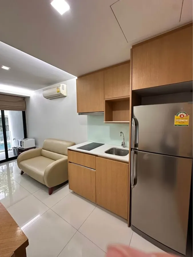 For rent: SOCIO Ruamrudee, 1 bedroom, 1 bathroom, decorated in Muji style, fully furnished, hurry and reserve now!