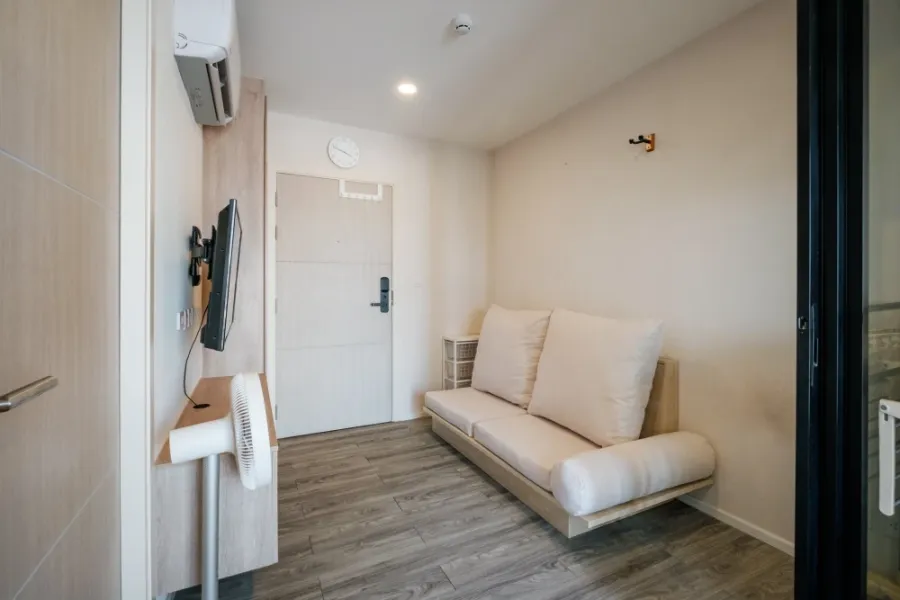 For sale: IKON Sukhumvit 77, 8th floor, fully furnished, nice to live in, hurry and reserve now, urgently.