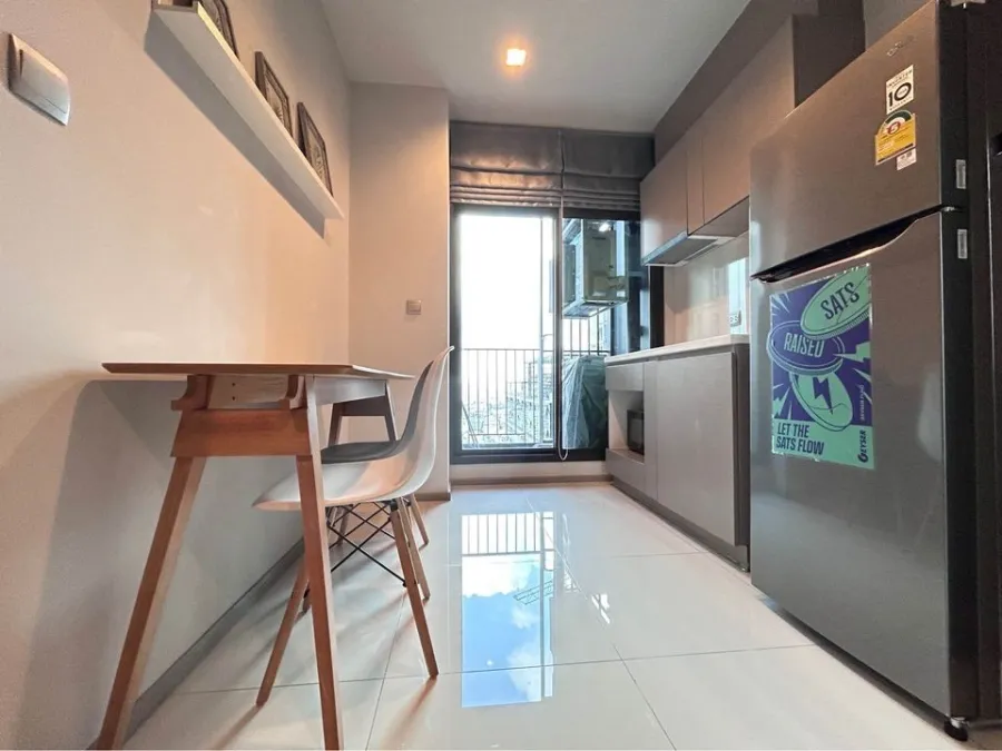 For rent Life Asoke-Rama 9, 24th floor, north side, beautiful room, fully furnished, ready to move in Bring your bag and come quickly.