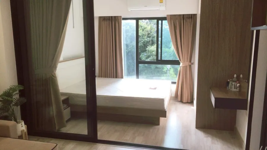For sale: The One Plus Grand Ramkhamhaeng. The room is separated into sections. Complete set of furniture Don't just look, hurry and reserve now.