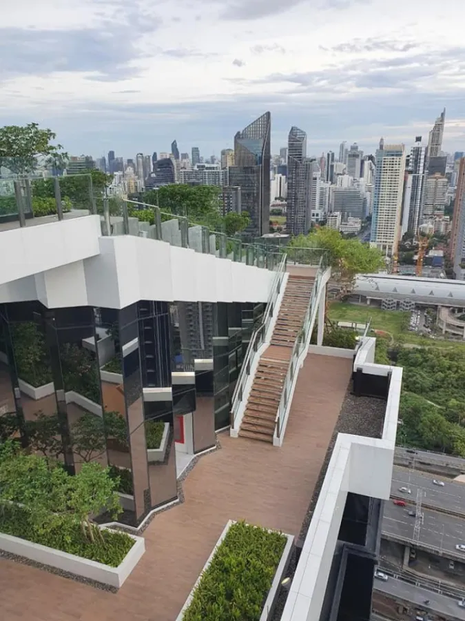 Condo for rent Life Asoke-Rama 9, high floor, beautiful view, no block, One Bed Plus room, near MRT Rama 9.