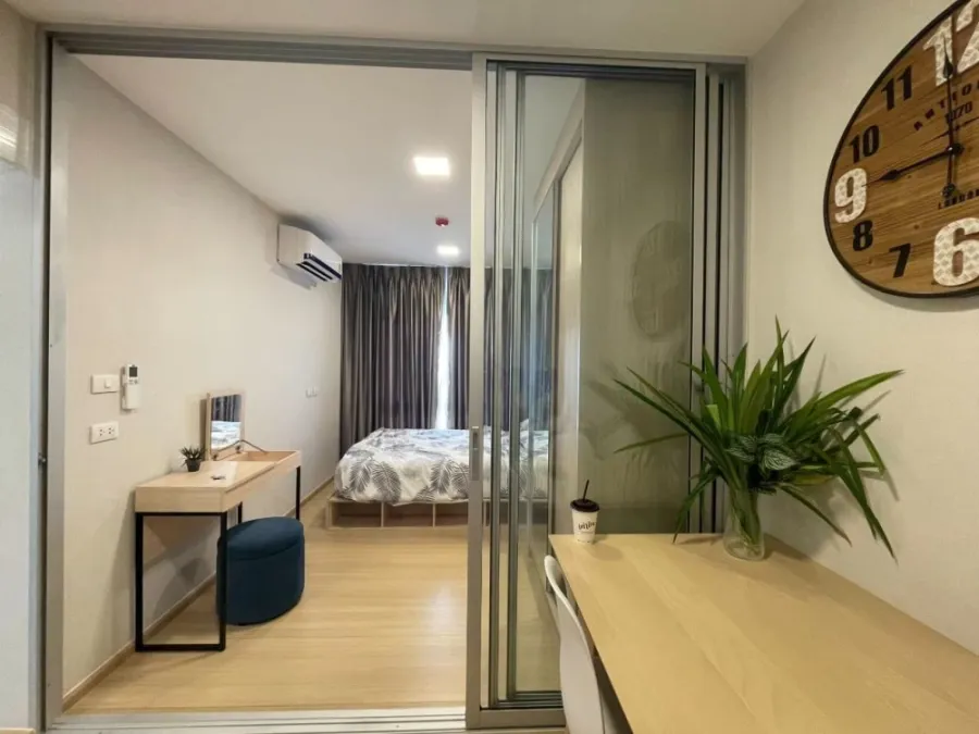 For rent: Plum Condo Rangsit Alive Phase 1, 8th floor, not very high, separate rooms, outside view, quiet, hurry and book now.