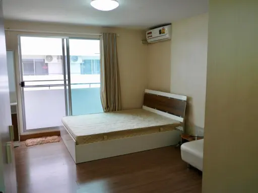 For rent, Plum Condo Paholyothin 89, clean and inviting room, great price, ready to move in. Hurry up to reserve. Don't miss it.