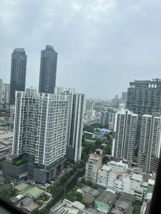 ให้เช่า คอนโด ริทึ่ม อโศก ห้องสตูดิโอ ตกแต่งโทนสีขาว วิวเมือง ห้ามพลาด เดี๋ยวหลุดมือ