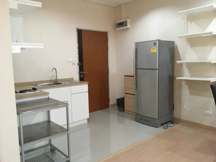 Condo for rent, Intro Phahon Yothin-Pradipat, nice to live in, complete with convenient facilities, reasonable price, economical, book now.