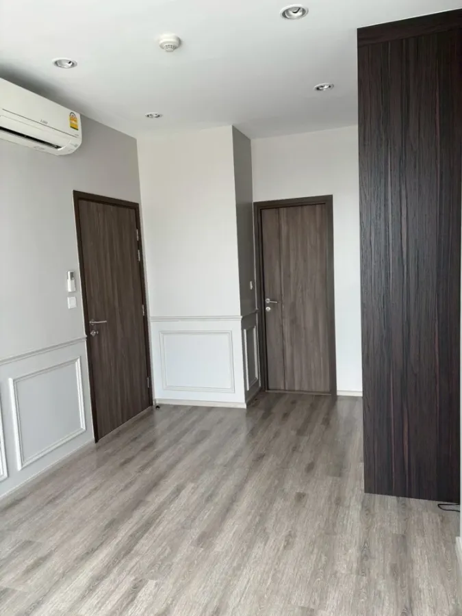 For sale: Ideo Mobi Sukhumvit 66, with a clear, open city view. The room has a spacious usable area. Hurry and reserve now!