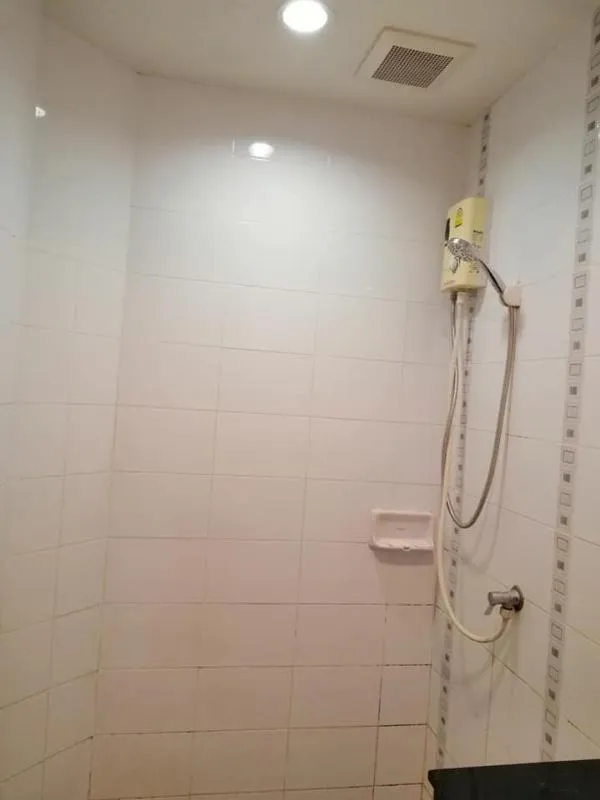 Urgent rental !! Condo The Teak Bangna-Trad, conveniently located near the train, do not miss !!