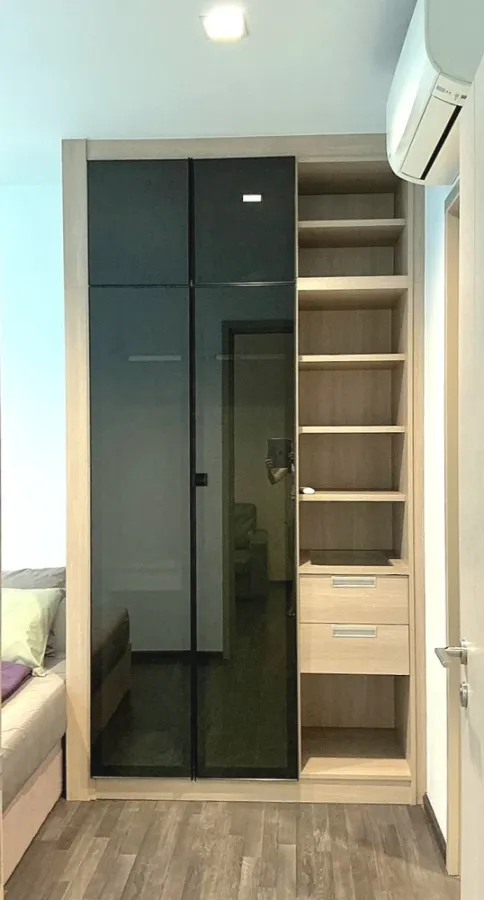 Spacious and comfortable condo for rent at THE LINE Asoke Ratchada, fully furnished and equipped with appliances. Ready to move in immediately.
