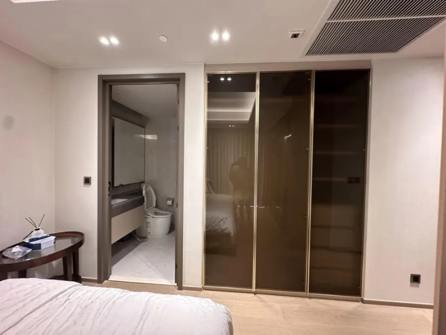 For rent: Tonson One Residence, 2 bedrooms, fully furnished, spacious room, comfortable. Ready to move in, reserve now.