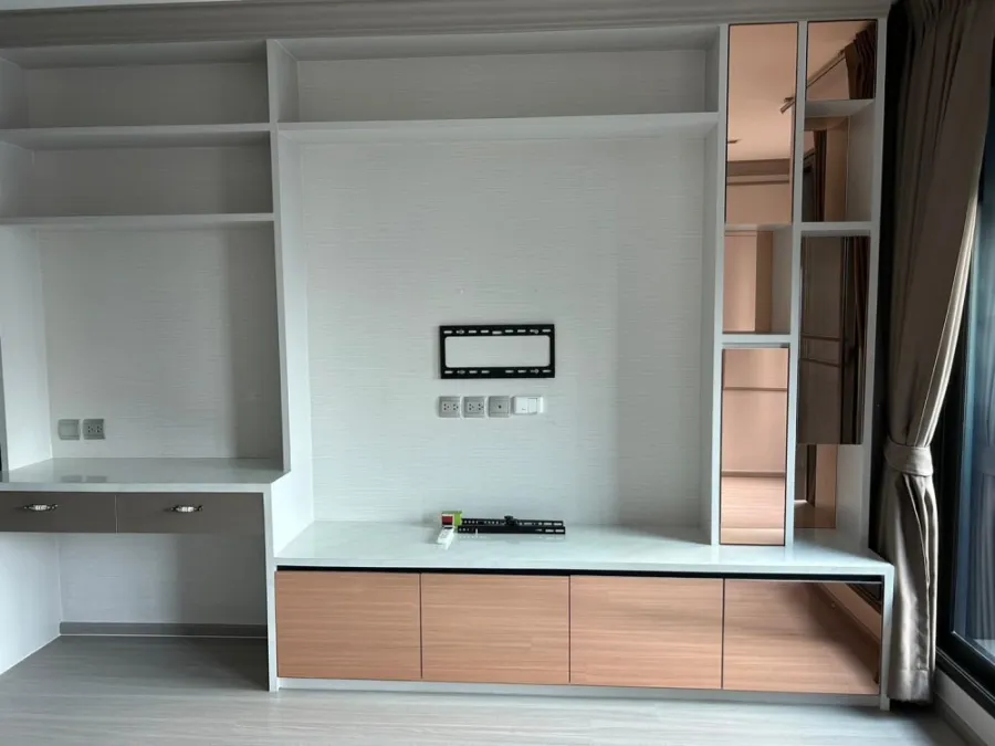 For sale, Life Ladprao, north, 12th floor, room decorated in LUXURY Buit-In style, super popular, can't miss it, book now.