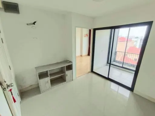 For sale: Lipp Ladprao 20, beautiful view, empty room, open and airy. Room renovation line, reserve now, don't miss it.