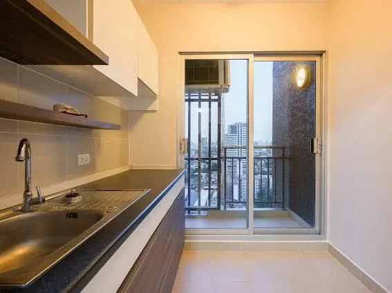 Selling a Supalai Veranda Ratchavipha-Prachachuen condo, unfurnished but with ample usable space. Amazing price! Buy now!
