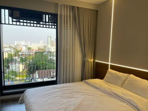 Life Ladprao Valley for rent, decorated with very beautiful lighting, chic built-ins, the room isn't hot at all, reserve now, don't miss it.