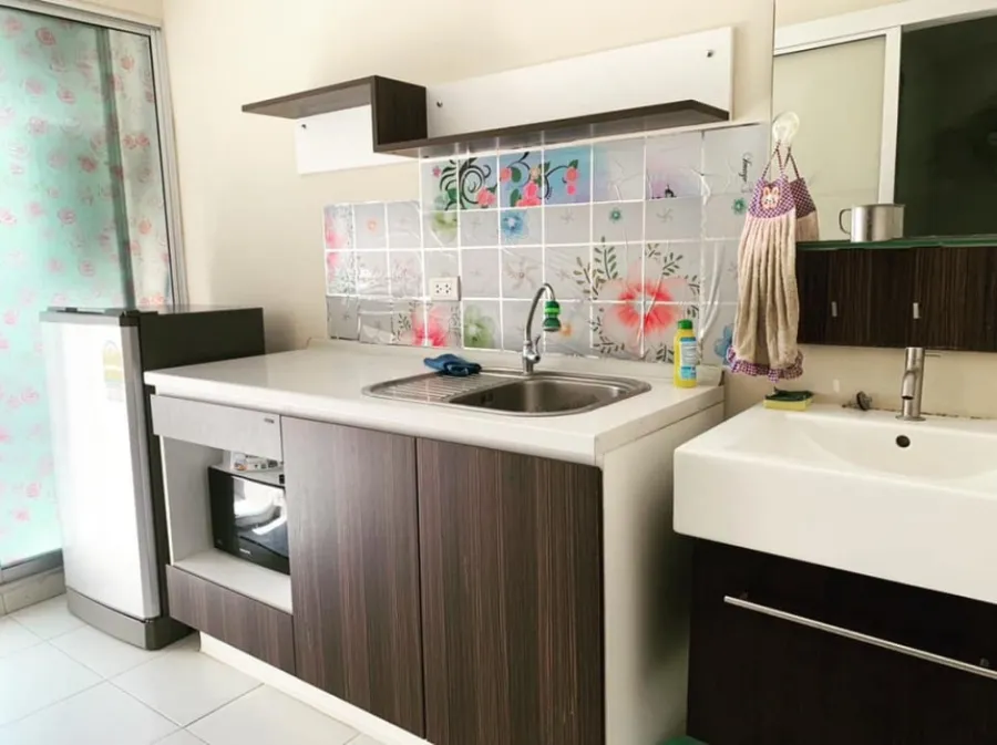 Sell/rent!! Smart Watcharaphon Condo, very nice decorated room fully furnished Bring your bags and come in!!
