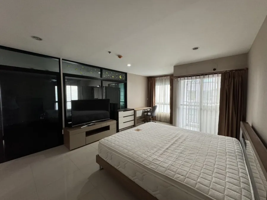 For sale, for rent, Regent Home 15 Chaengwattana, spacious room, comfortable. Comes with complete decorations. Reserve now quickly.